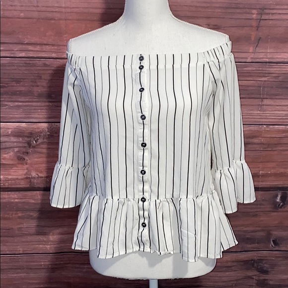 DR2 Tops - 💥5/$25💥DR2 Off The Shoulder Blouse